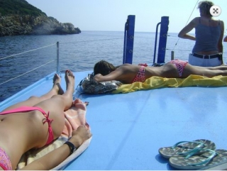 Relájese en un barco en Alghero 